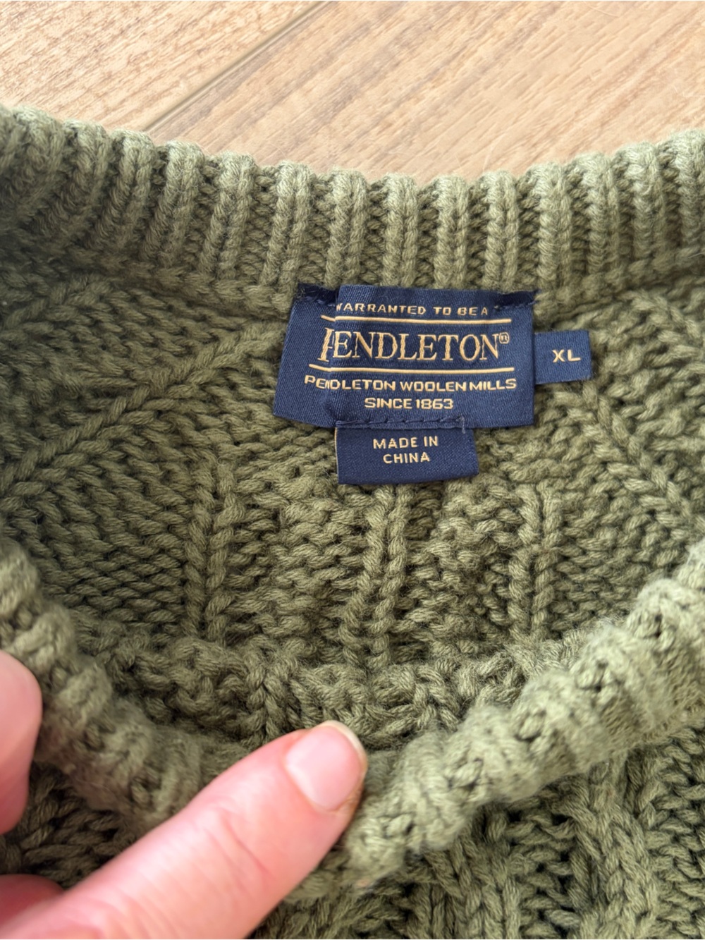 Pendleton women’s vintage XL Olive Green Cable-Knit Crewneck Sweater